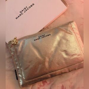 Marc Jacobs Daisy gold travel pouch makeup cosmetics clutch bag